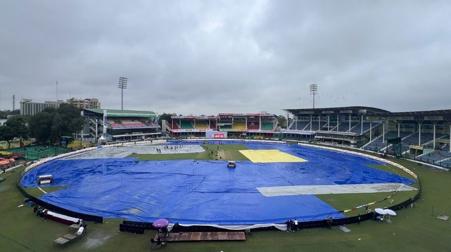 আলো স্বল্পতা ও বৃষ্টিতে বাংলাদেশ-ভারত টেস্ট বন্ধ